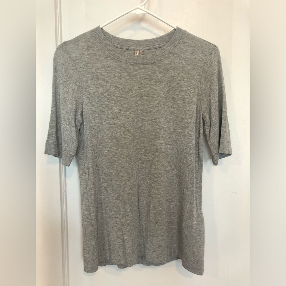 Banana Republic Heather Gray Signature Tee